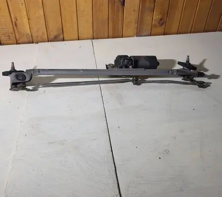 Volvo C70 Front wiper linkage 