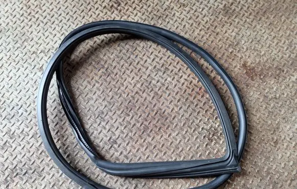 BMW 2 F22 F23 Front door rubber seal 7267911