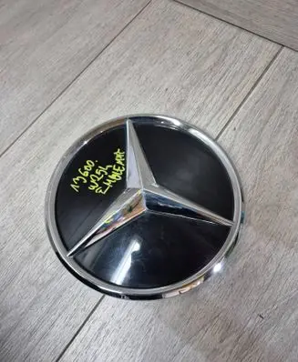 Mercedes-Benz GLC C254 Manufacturer badge logo/emblem A0008883100