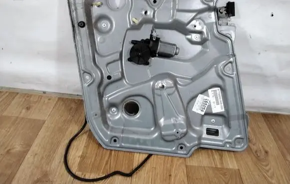 Nissan King Cab, Navara Front door window regulator with motor