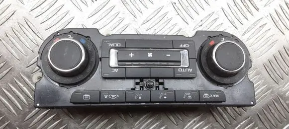 Skoda Octavia Mk2 (1Z) Climate control unit 5HB009749