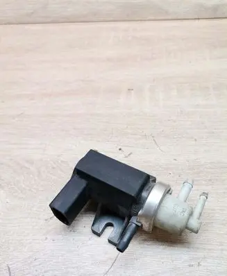 Volkswagen PASSAT B5.5 Vacuum valve 1J0906627A