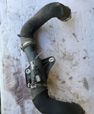 Audi A4 S4 B8 8K Intercooler hose/pipe 8K0145673E