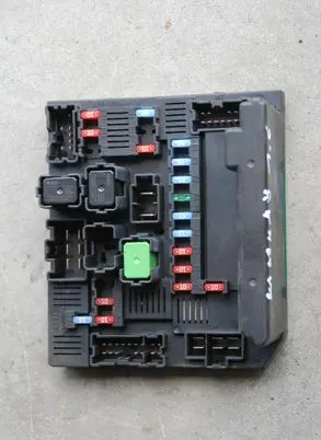 Nissan Qashqai Fuse module 284B7BB02C