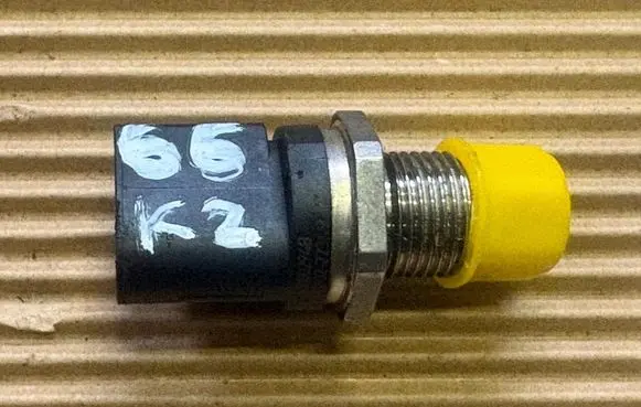 BMW X5 F15 Fuel pressure sensor 0281002948