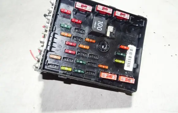 Volkswagen PASSAT B6 Fuse module 63592777 3C0937125