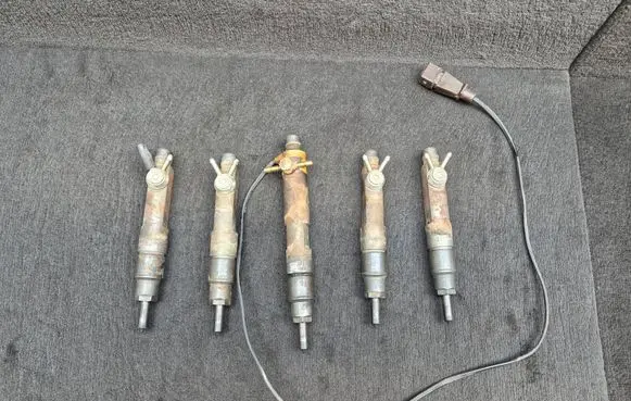 Audi A6 S6 C4 4A Fuel injectors set 046130202F 046130201F