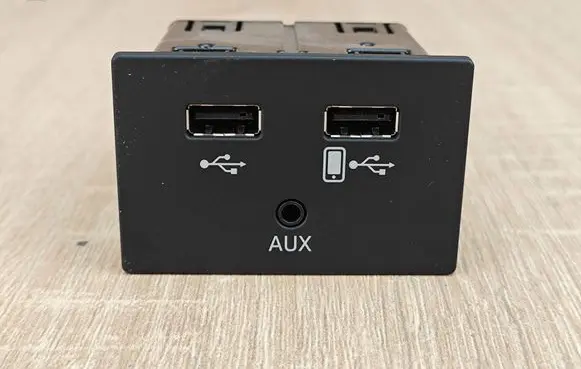 Audi A6 C7 AUX in-socket connector 4G0035736