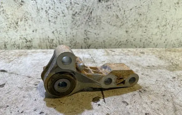 BMW X1 U11 Engine mount bracket 17276810 190724