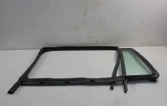 Skoda Octavia Mk2 (1Z) Rear side window 1Z9845209