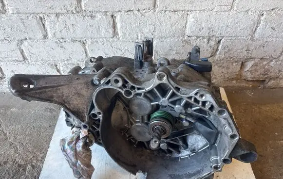 Volvo S70 V70 V70 XC Manual 5 speed gearbox 1023704