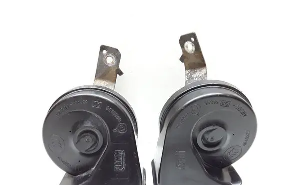 Volvo V70 Horn signal 08635072 08635071