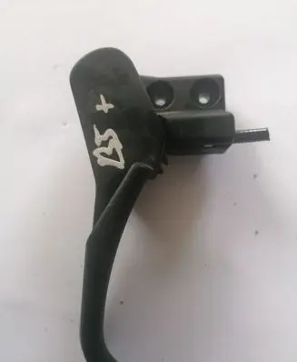 Volkswagen PASSAT B5.5 Engine bonnet (hood) release handle 3B1823533