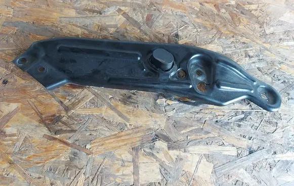 Volkswagen Tiguan Engine bonnet/hood lock trim molding 571805932A