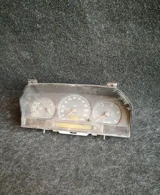 Volvo S70 V70 V70 XC Speedometer (instrument cluster) 9472523