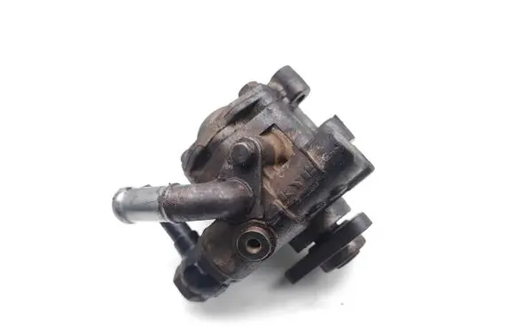 Volkswagen Touareg I Power steering pump 