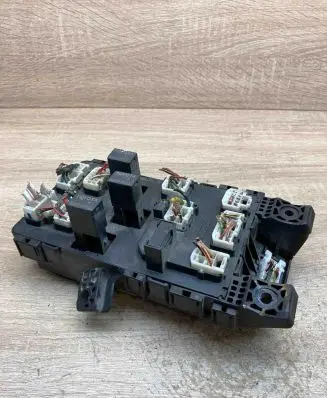 Toyota Avensis T220 Fuse box set 8264105011 05810530