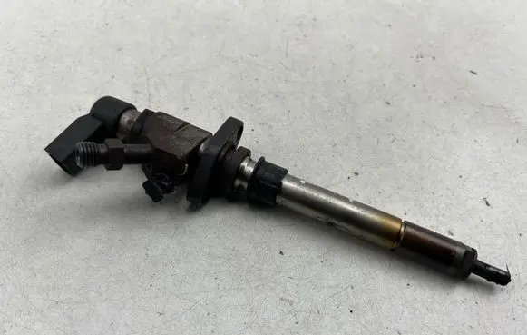 Ford Kuga I Fuel injector 9657144580