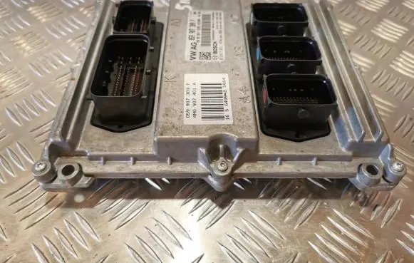Audi Q7 4M Engine control unit/module 059907309F 4M0907401A
