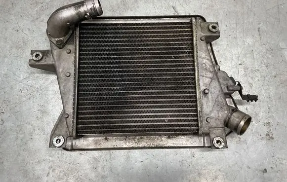Nissan X-Trail T30 Intercooler air channel guide