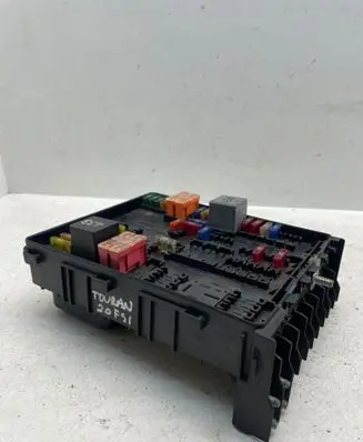 Volkswagen Touran I Fuse module 013949631C 01394932 0507495472