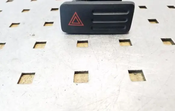 Toyota Land Cruiser (J120) Hazard light switch