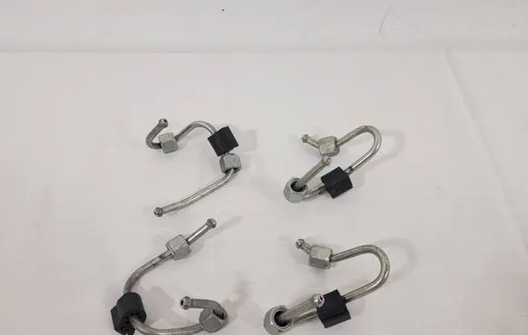 Volkswagen Golf VI Fuel injector supply line/pipe 
