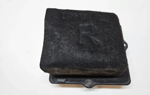 Quarter panel pressure vent