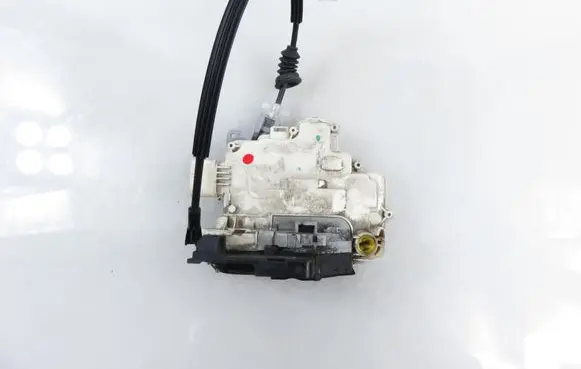 Volkswagen PASSAT B6 Front door lock 