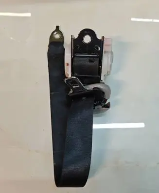Mitsubishi Grandis Rear seatbelt 7031N 16G5