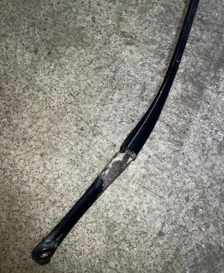 Front wiper blade arm
