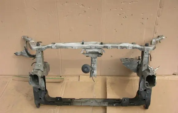 Mitsubishi Grandis Front bodywork piece 