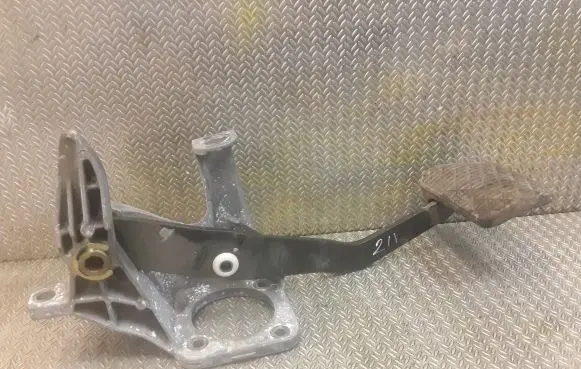 Mercedes-Benz E W211 Brake pedal 2112941001 A2112941001