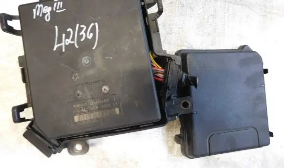 Renault Megane III Fuse module 284B60010R-E 519225619