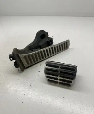Volkswagen Passat Alltrack Accelerator throttle pedal 1K1721503N 6PV00860010 1K0723131