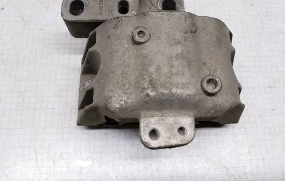 Skoda Octavia Mk1 (1U) Engine mount bracket 1J0199262BE 1J0199262