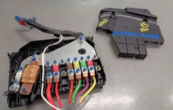 Ford C-MAX II Fuse box set