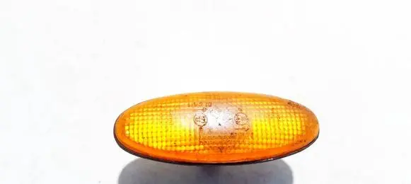 Mazda 626 Front fender indicator light 014143