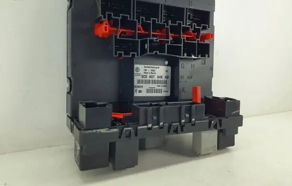 Volkswagen Golf V Comfort/convenience module 3C0937049AD F005V00630 00592252
