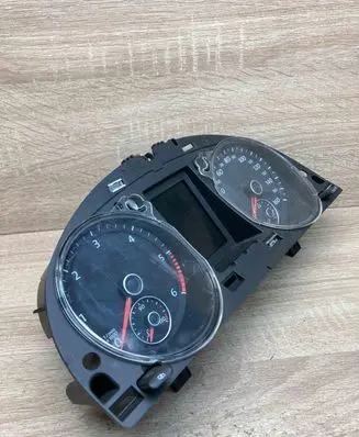 Volkswagen PASSAT B7 Speedometer (instrument cluster) 3AA920970A RHD