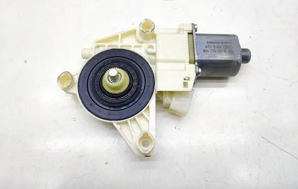 Mercedes-Benz E W212 Front door window regulator motor A2048200142
