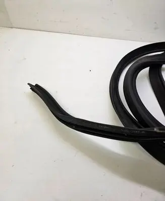 Audi A5 8T 8F Rubber seal tailgate window/glass 8T8827705A