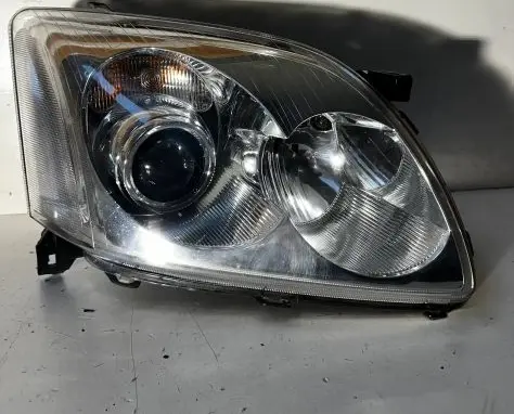 Toyota Avensis T250 Headlight/headlamp 0544
