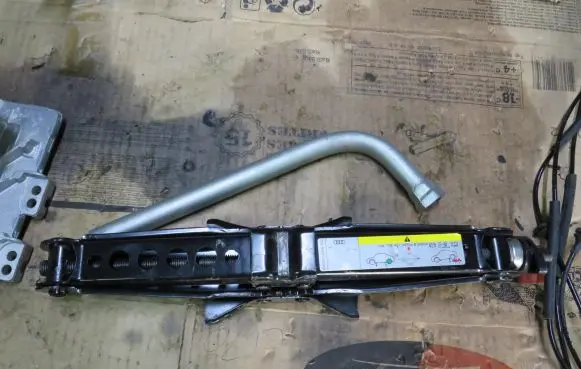 Audi A3 S3 8V Lift Jack 