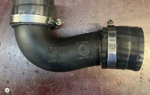 Volvo XC70 Intercooler hose/pipe 30751920