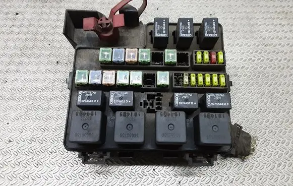 Chrysler Sebring (ST-22 - JR) Fuse module 04759397AB