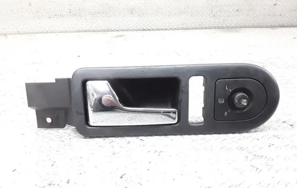 Volkswagen New Beetle Front door interior handle