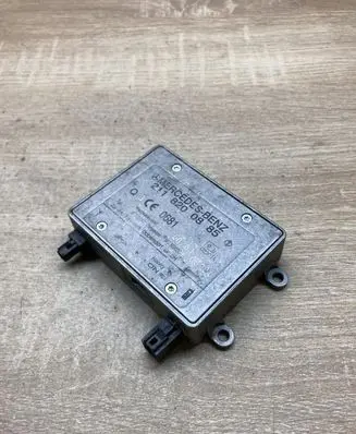 Mercedes-Benz ML W163 Aerial antenna amplifier 2118200885