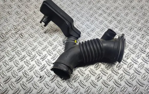 Air intake hose/pipe