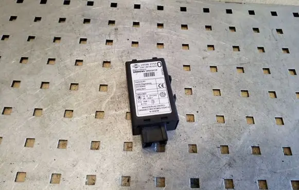 Nissan X-Trail T30 Door central lock control unit/module 285963Y50 5WK46472B